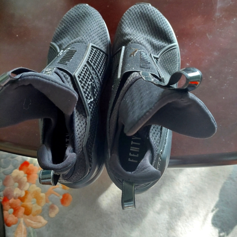 Women Puma size  5.5